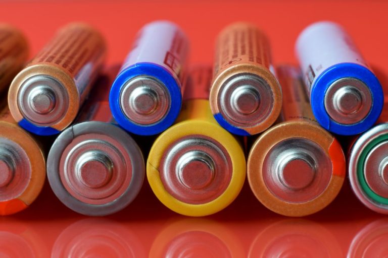 Understand why using rechargeable and disposable batteries together can lead to problems, and how to avoid them.