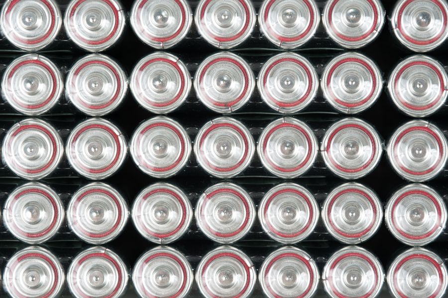 Discover the 10 common mistakes buyers make when purchasing bulk batteries and how to avoid them.