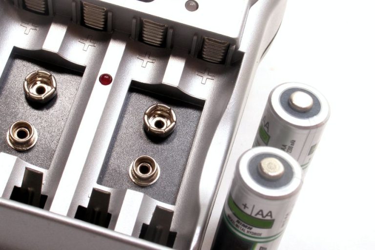 Not sure how to choose the right battery charger? This guide explains what to look for, from compatibility to advanced features.