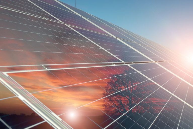 Solar batteries are a key component of energy systems. Discover how long they last and how to improve their performance over time.