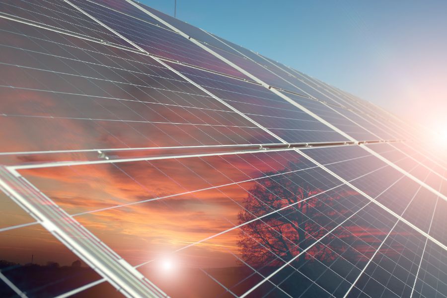 Solar batteries are a key component of energy systems. Discover how long they last and how to improve their performance over time.